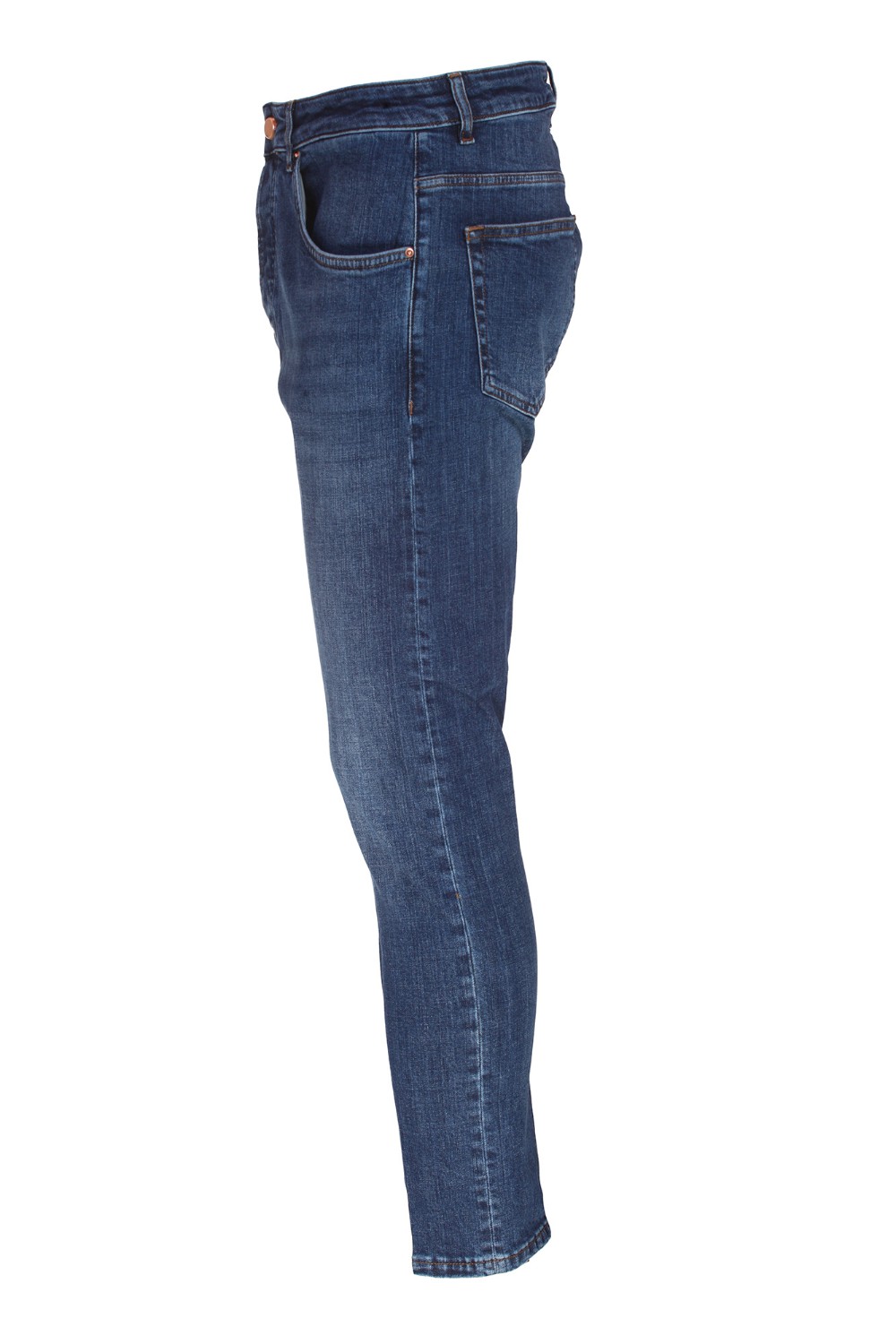 shop DON THE FULLER Saldi Jeans: Don The Fuller jeans "Yaren" in cotone.
Chiusura con bottone.
Modello cinque tasche.
Tapered fit.
Composizione: 98% Cotone 2% Elastan.
Fabbricato in Italia.. YAREN DTF FW1715-D number 8299500